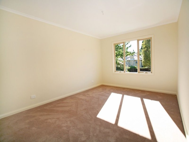 2/4 Judith Court, Mount Waverley image 5