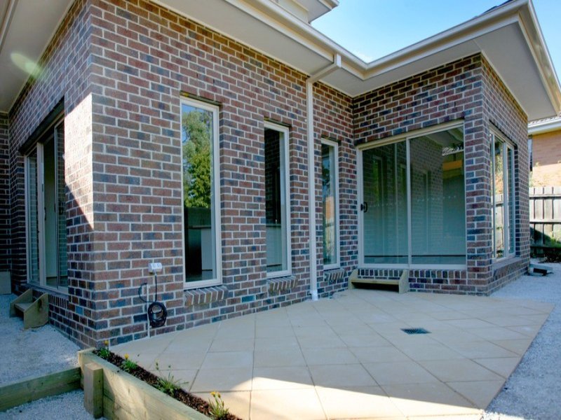 2/4 Judith Court, Mount Waverley image 6