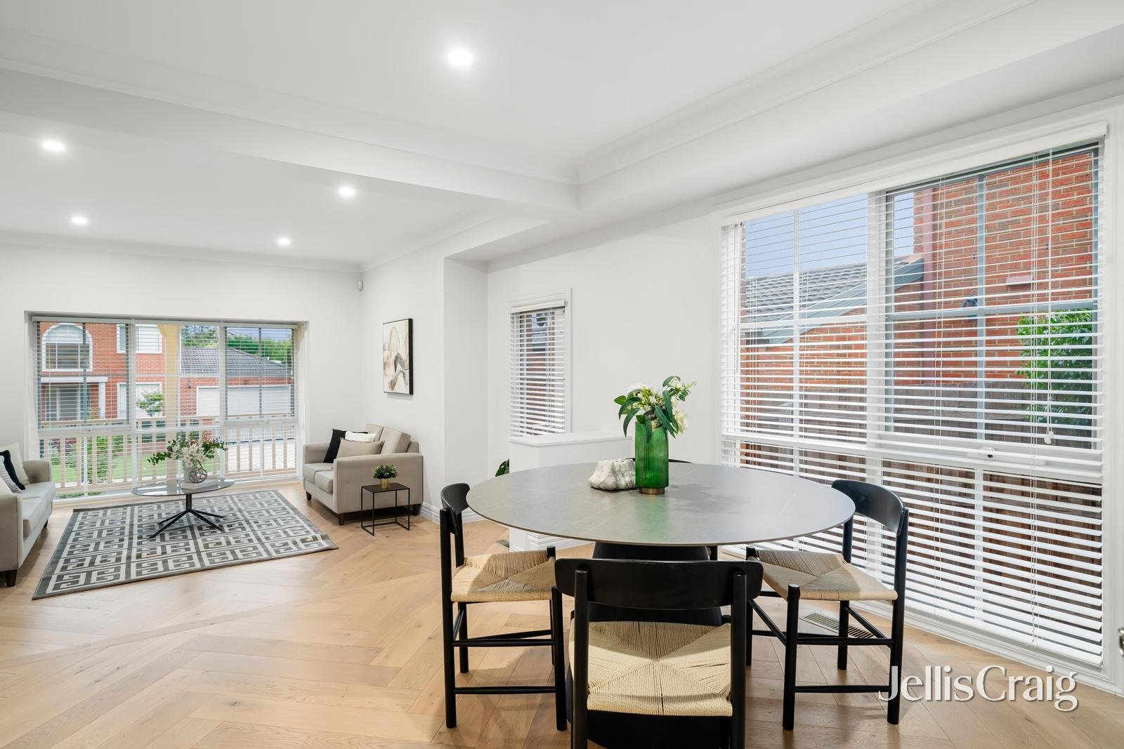 24 Kimberley Way, Bulleen image 3