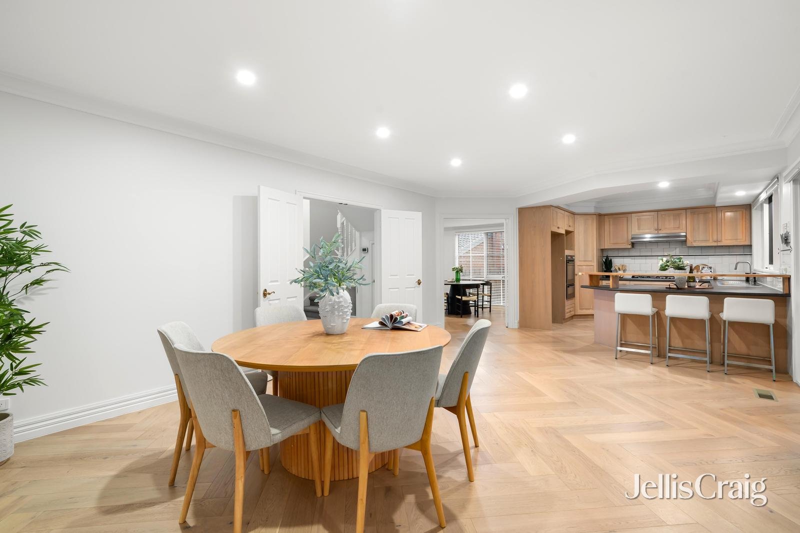 24 Kimberley Way, Bulleen image 5