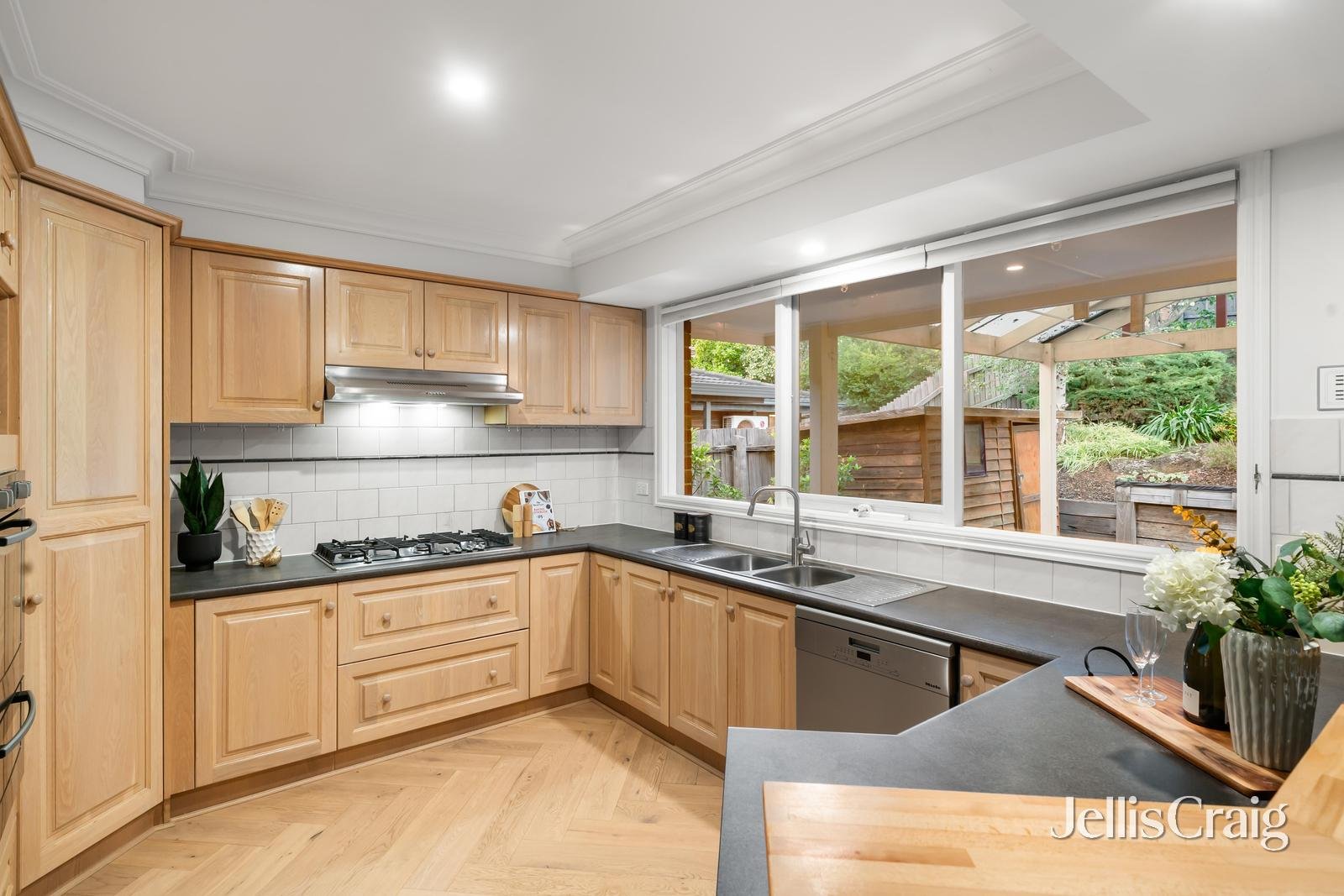 24 Kimberley Way, Bulleen image 6