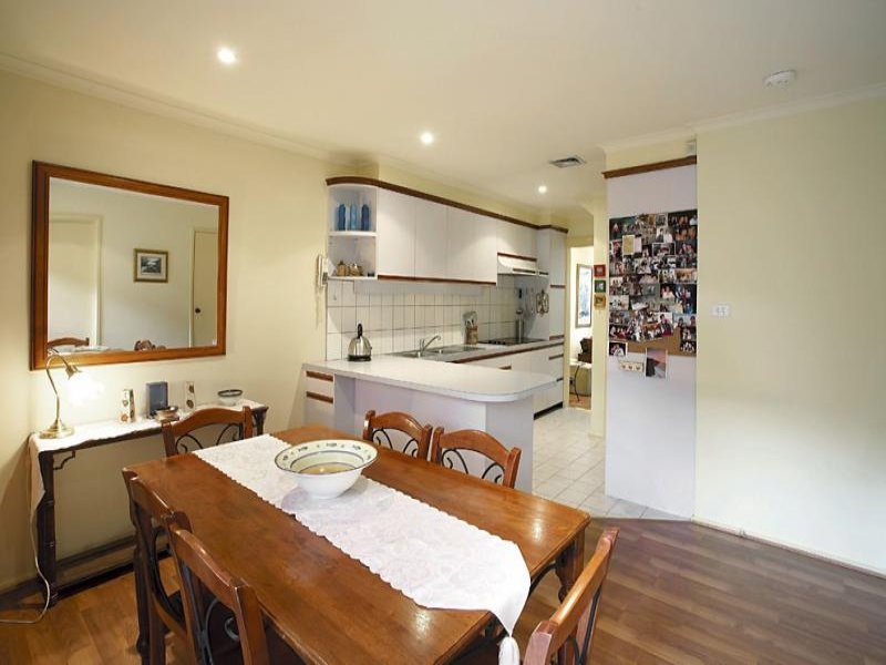 2/4 Kireep Road, Balwyn image 3