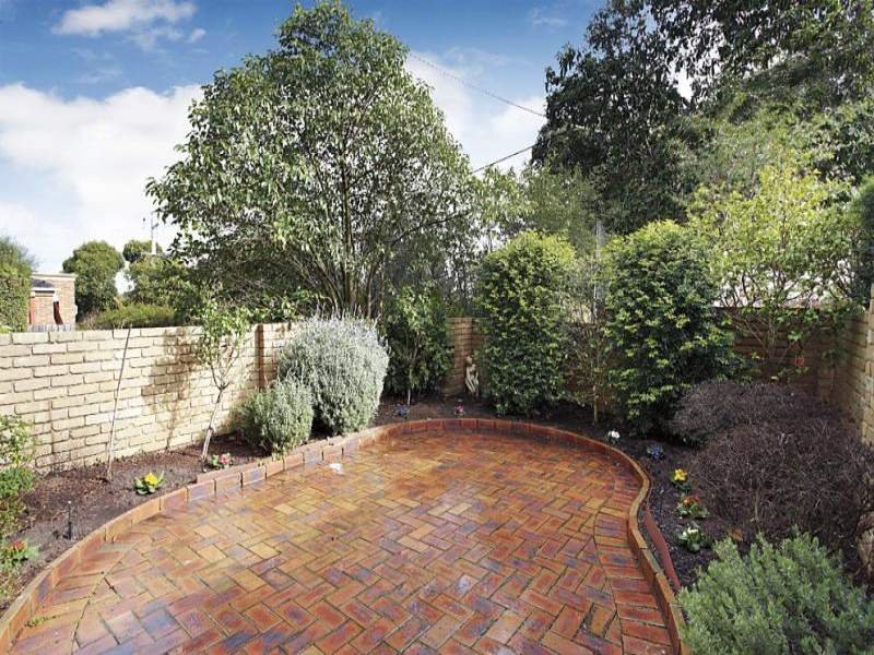 2/4 Kireep Road, Balwyn image 6