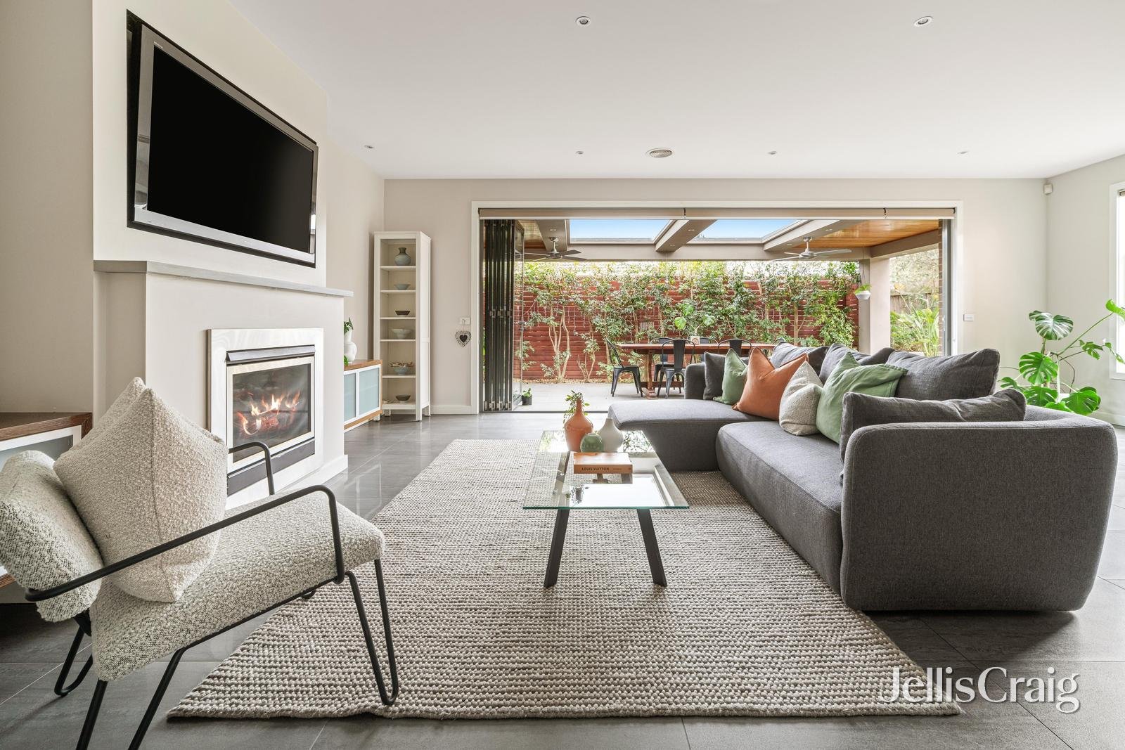 24 Laburnum Street, Parkdale image 2