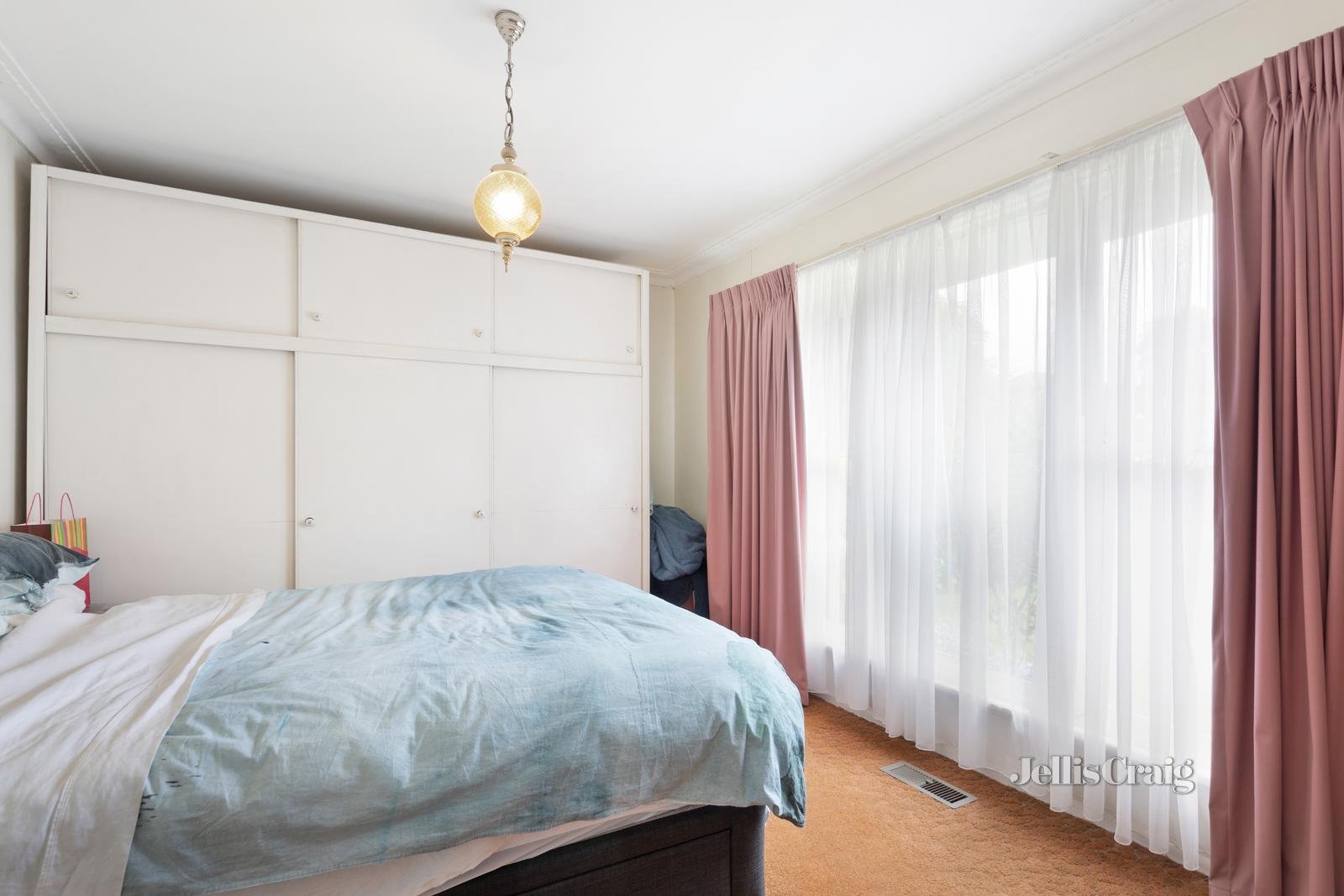 24 Larch Crescent, Mount Waverley image 4