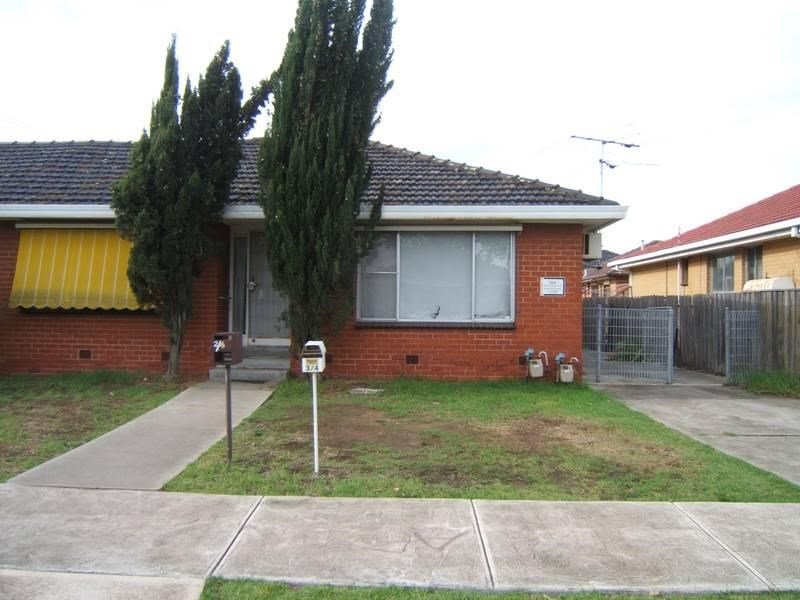 2/4 Larkspur Drive, ST ALBANS VIC 3021