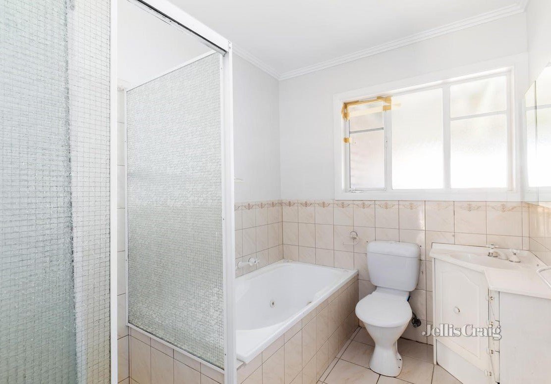 24 Lisbon Street, Glen Waverley image 3