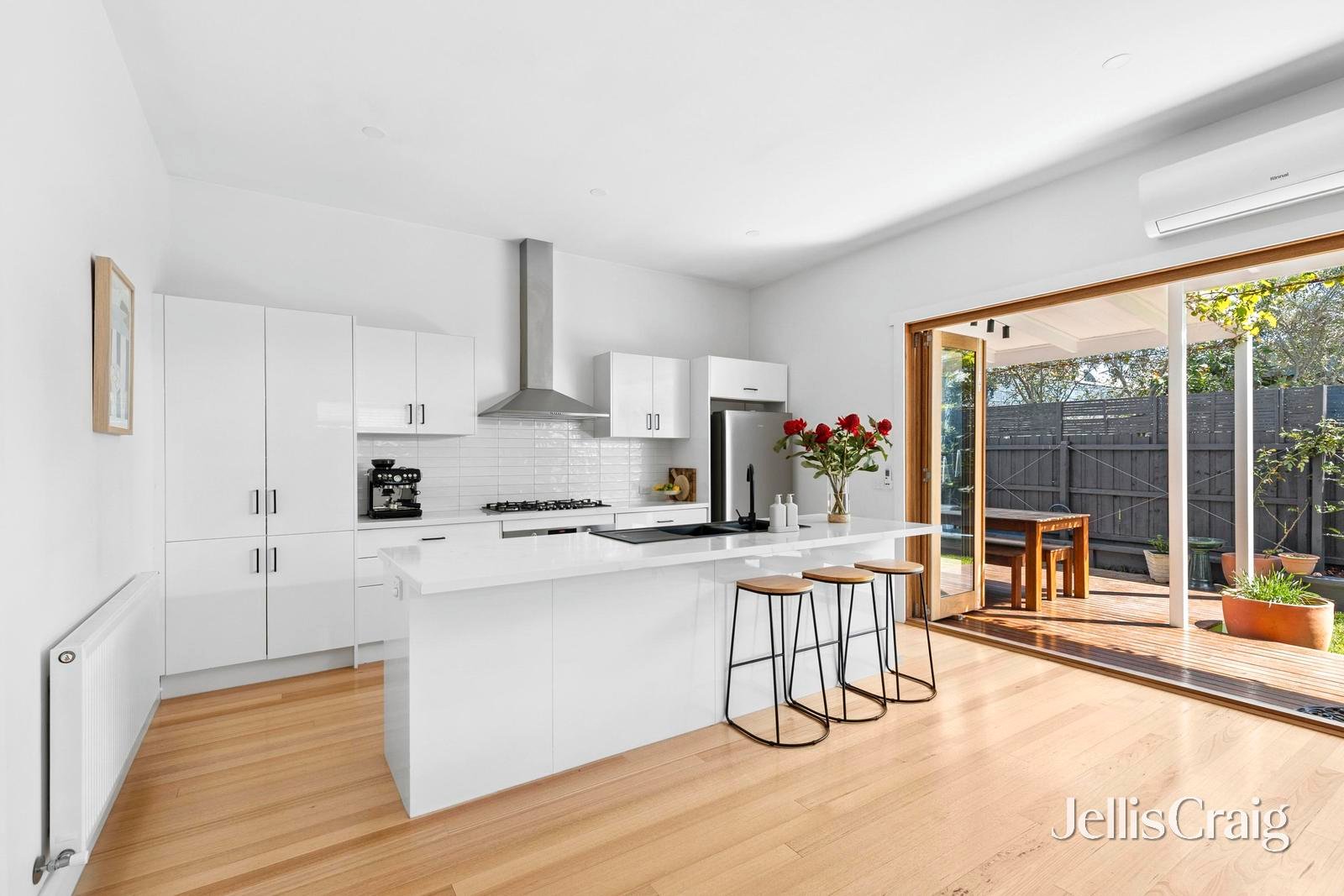 24 Lomond Terrace, East Geelong image 2