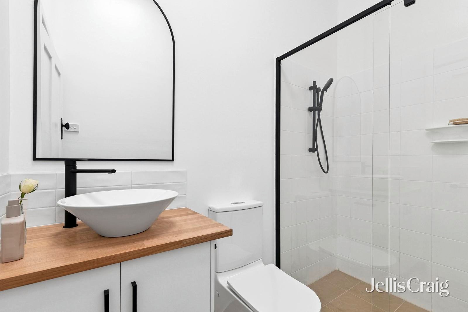 24 Lomond Terrace, East Geelong image 7
