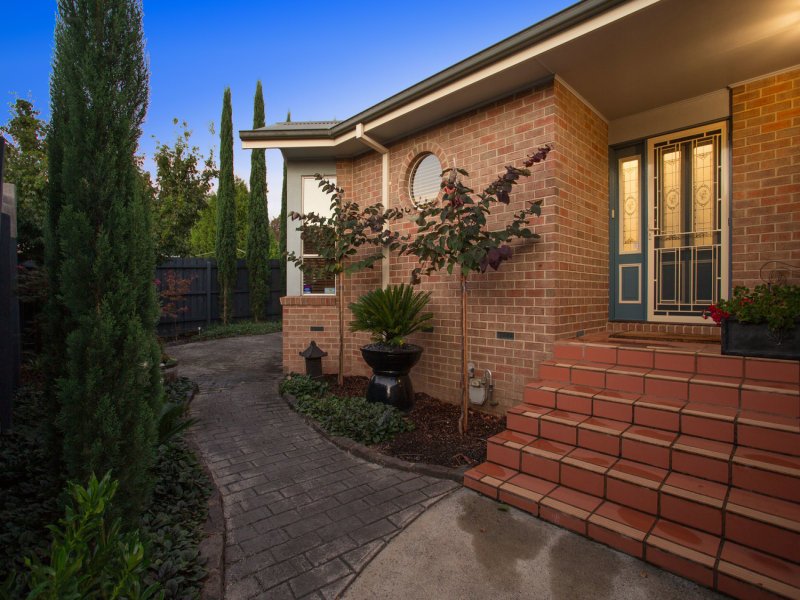 24 Longfellow Avenue, Mooroolbark image 1