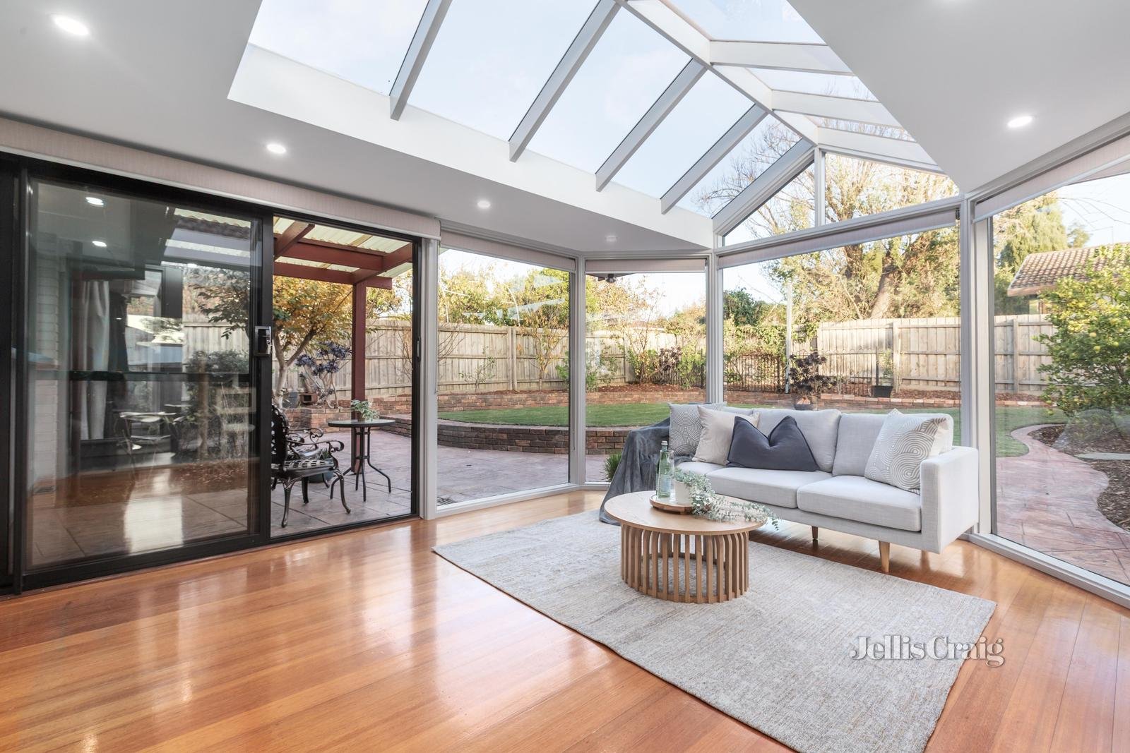 24 Lynden Grove, Mount Waverley image 5