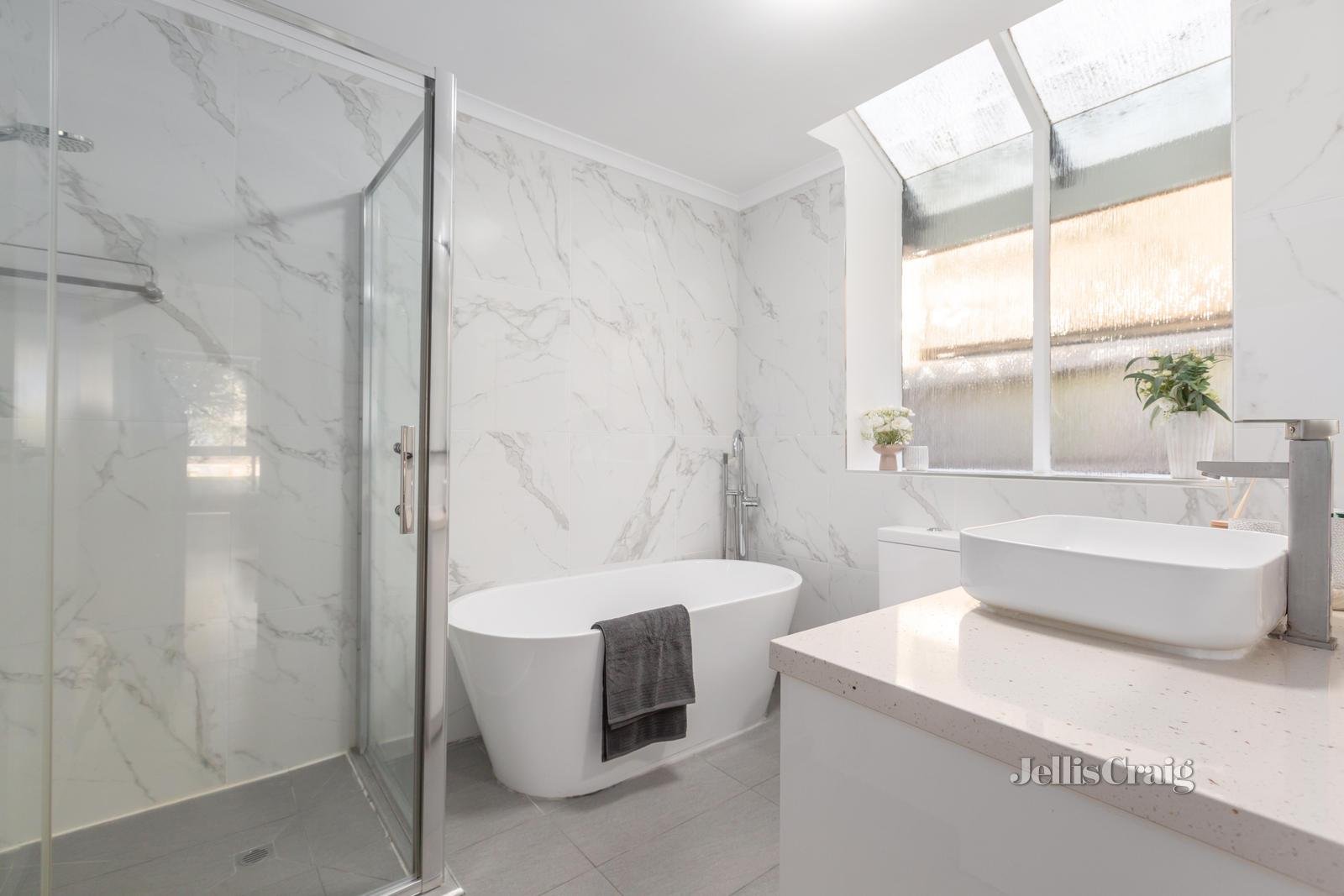 24 Lynden Grove, Mount Waverley image 9