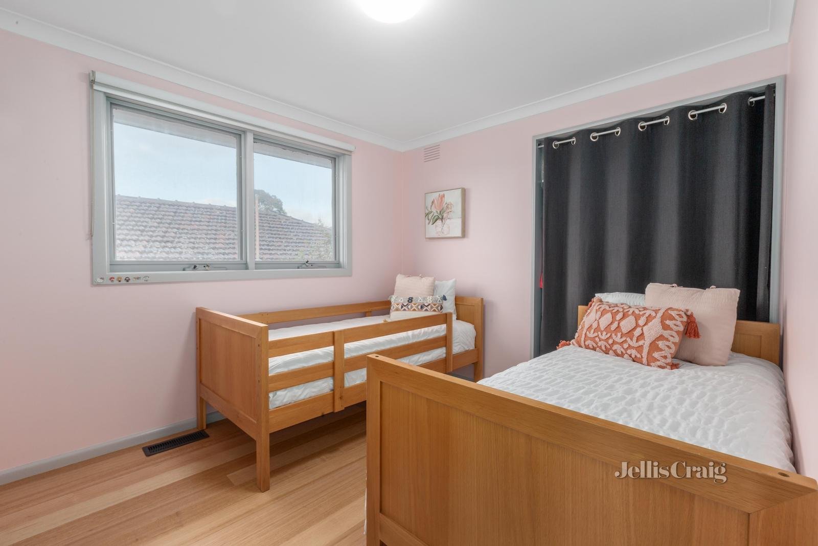 24 Lynden Grove, Mount Waverley image 10