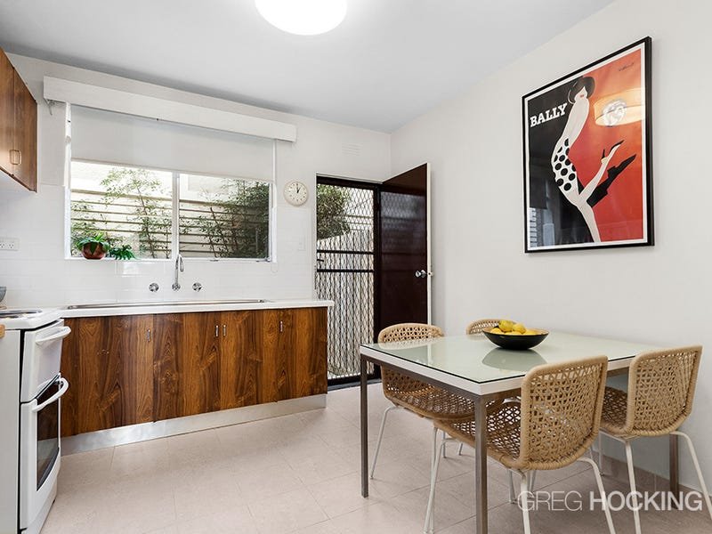 2/4 Lyons Street, Williamstown image 3