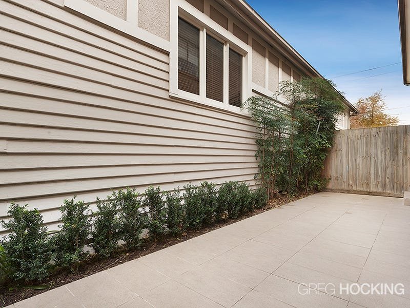 2/4 Lyons Street, Williamstown image 9