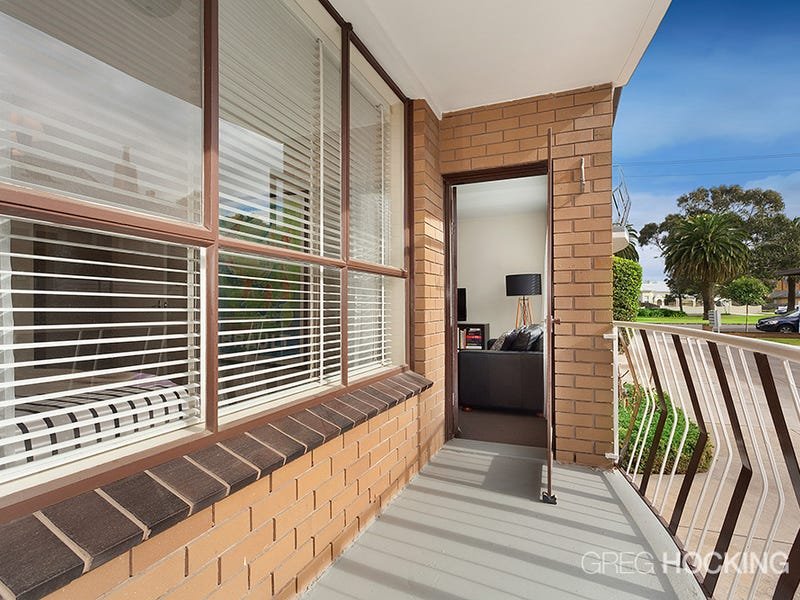 2/4 Lyons Street, Williamstown image 10