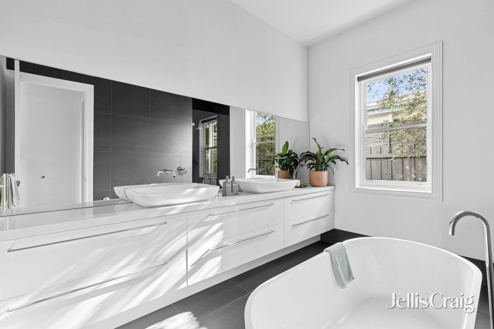 24 Margaret Street, Rippleside image 15