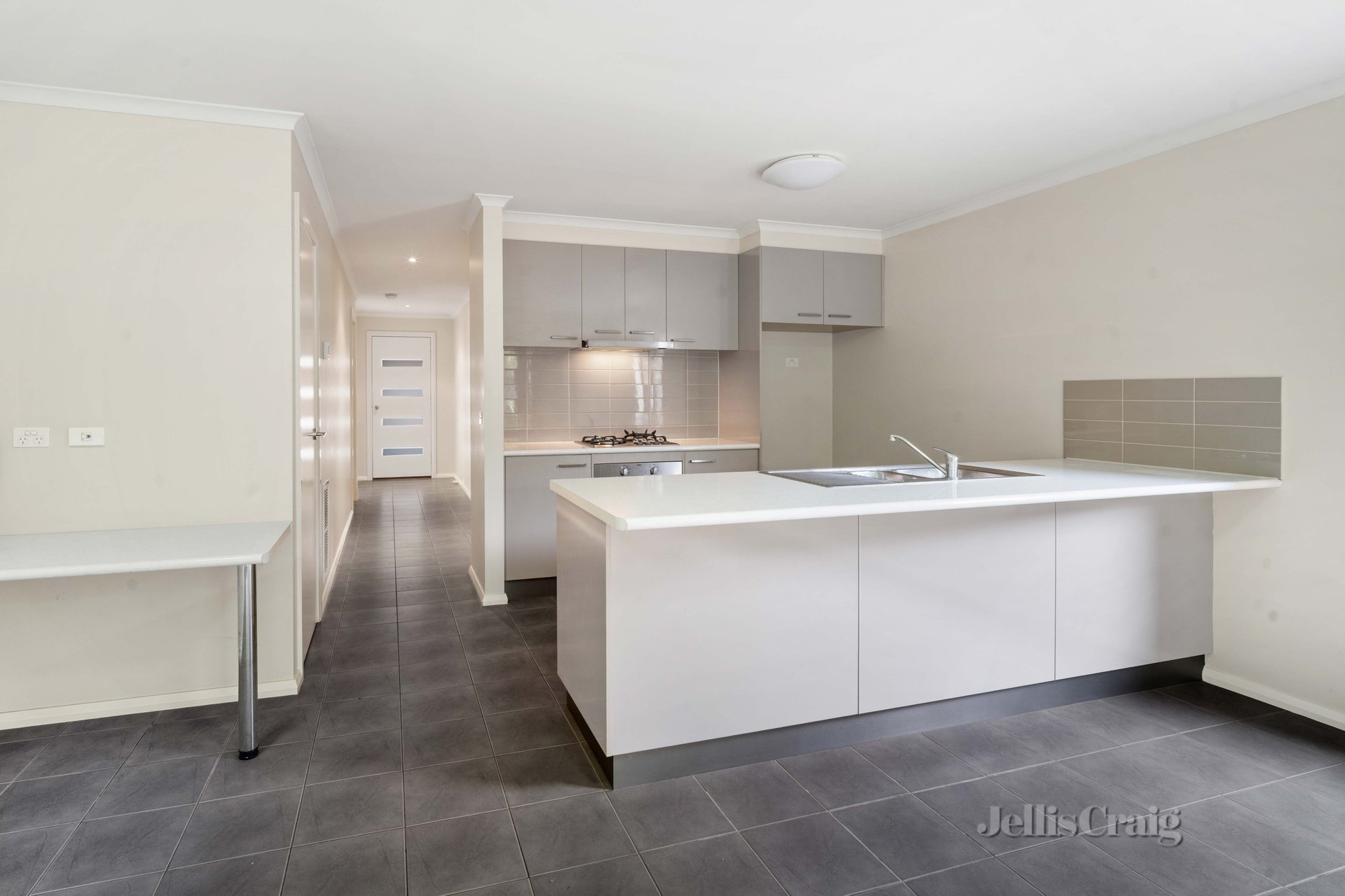 2/4 Maurie Paull Court, Mount Clear image 6