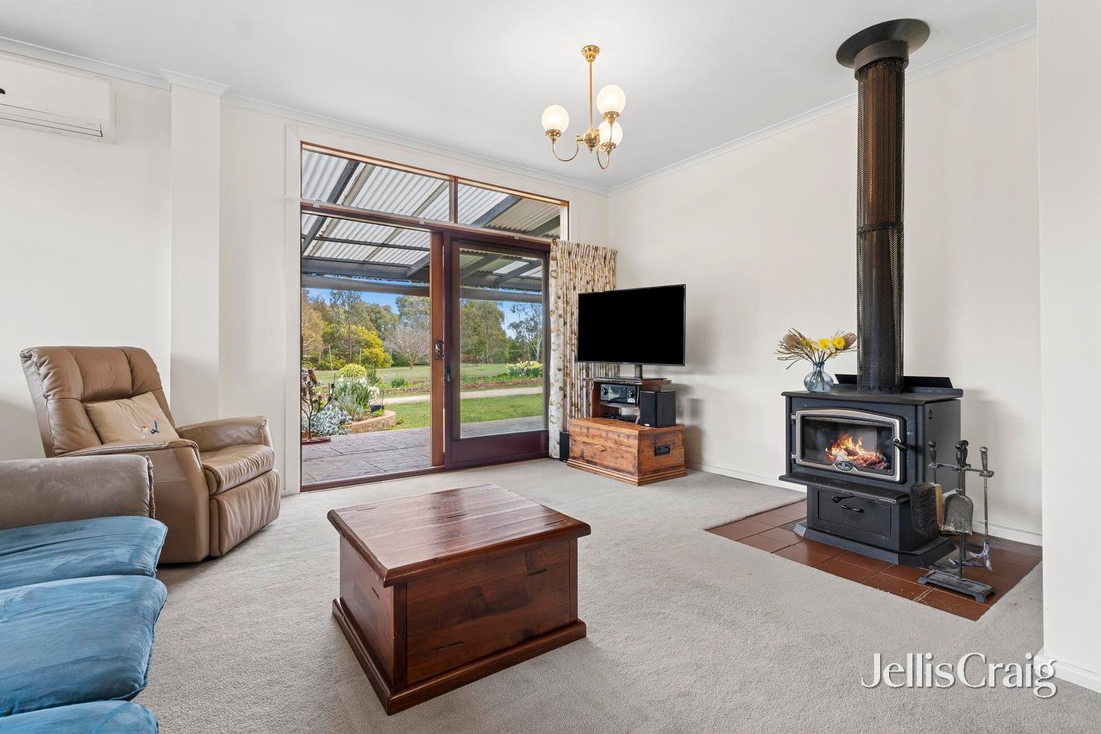 24 Maxted Drive, Newham image 5