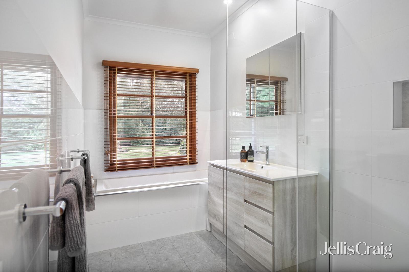 24 Maxted Drive, Newham image 8