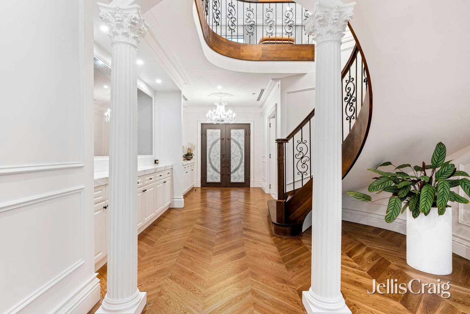 24 Mimosa Street, Glen&nbsp;Waverley image 2