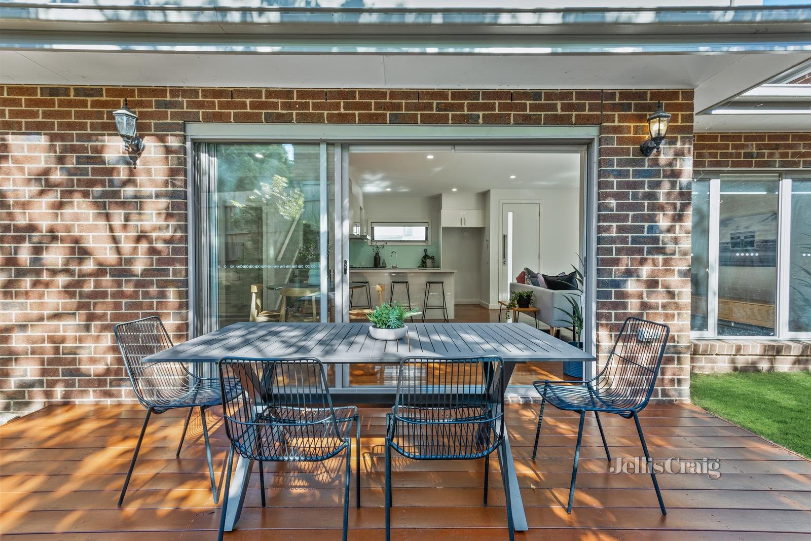 2/4 Morrison Court, Mount Waverley image 9