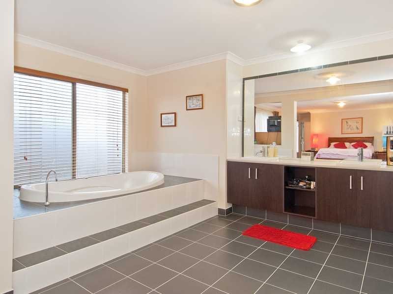 24 Morrow Crescent, Leopold image 8