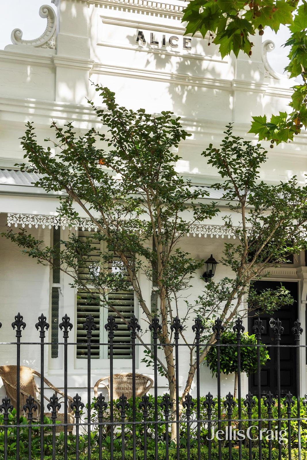 24 Mt Pleasant Grove, Armadale image 2