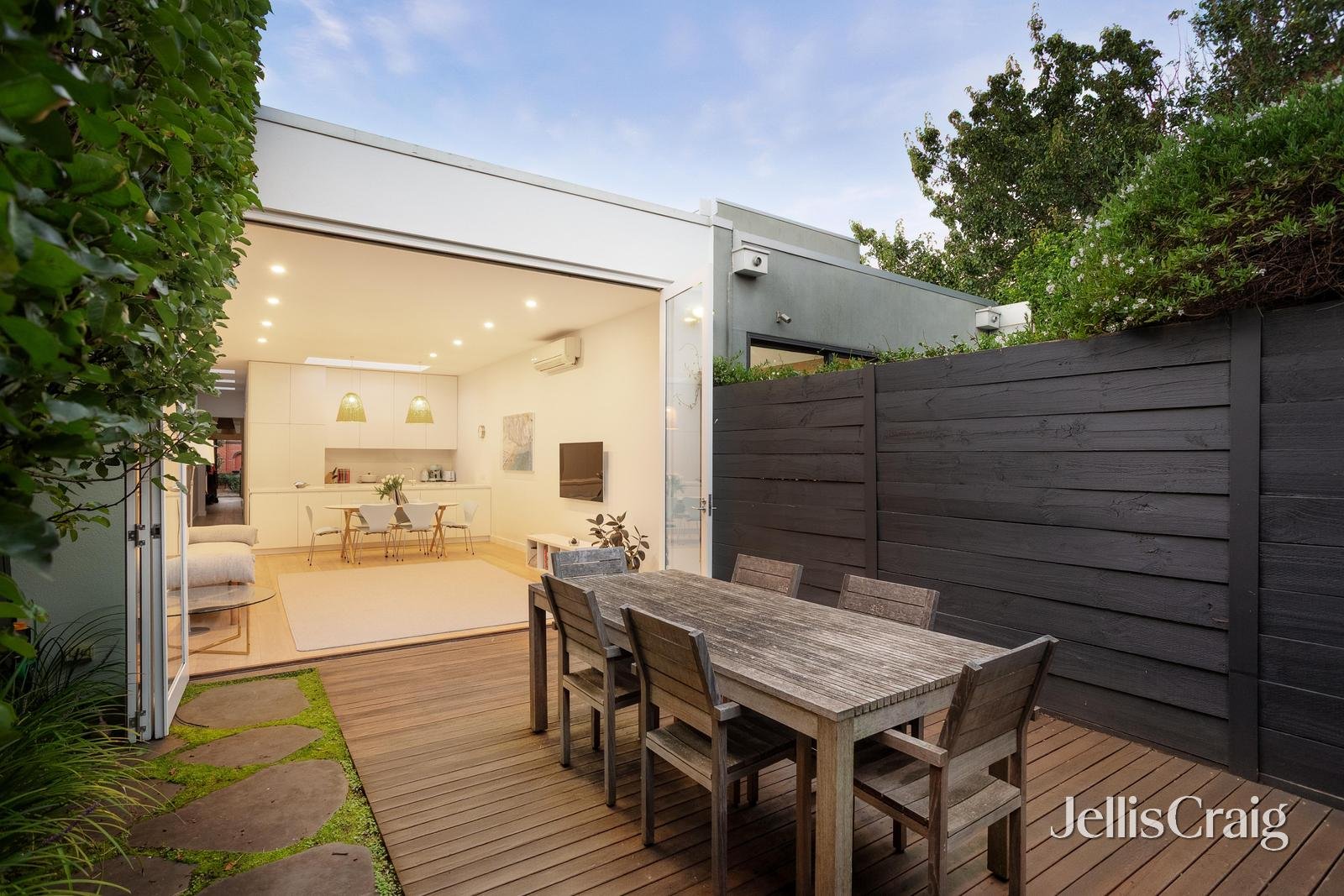 24 Mt Pleasant Grove, Armadale image 6