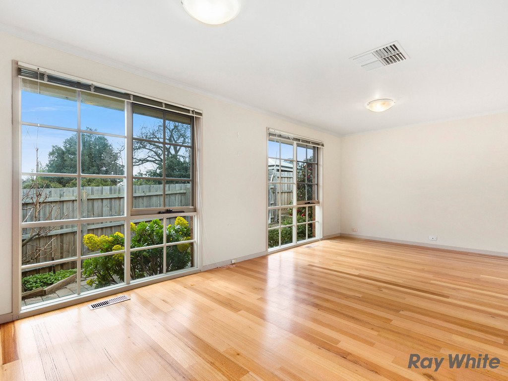 2/4 Nestor Grove, Blackburn North image 2
