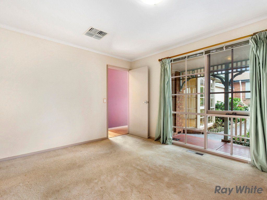 2/4 Nestor Grove, Blackburn North image 4