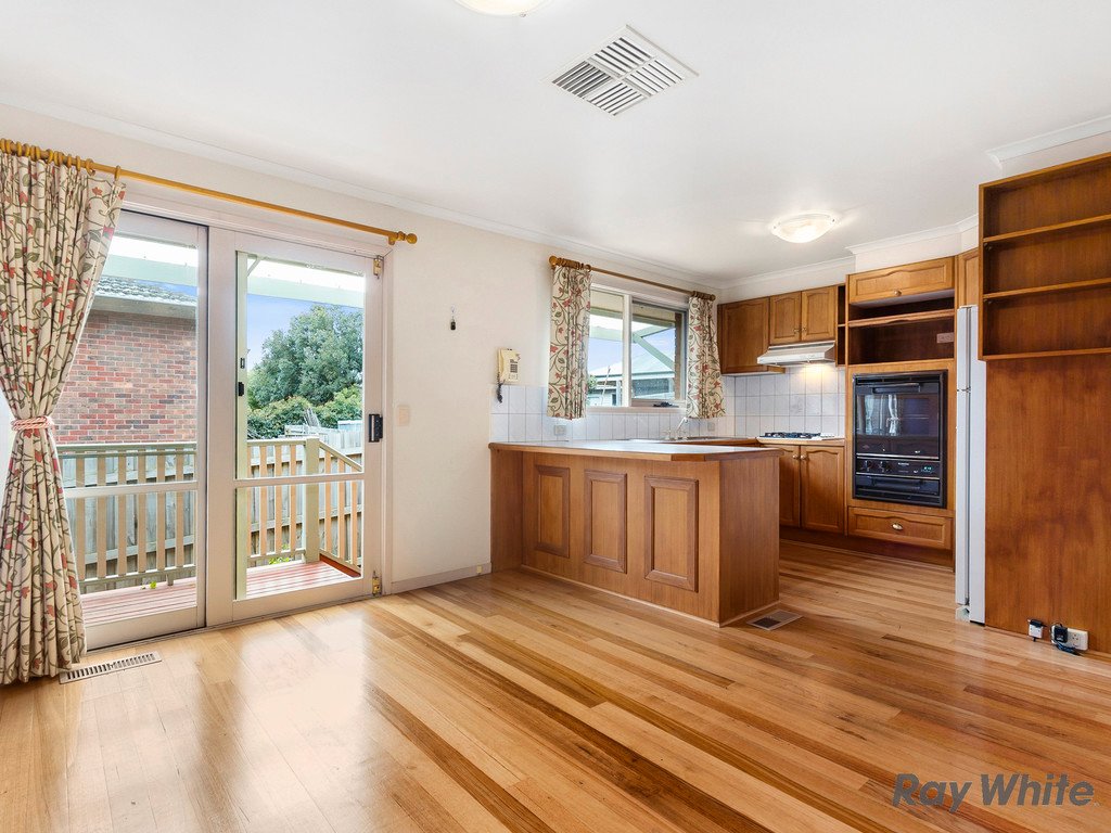 2/4 Nestor Grove, Blackburn North image 5