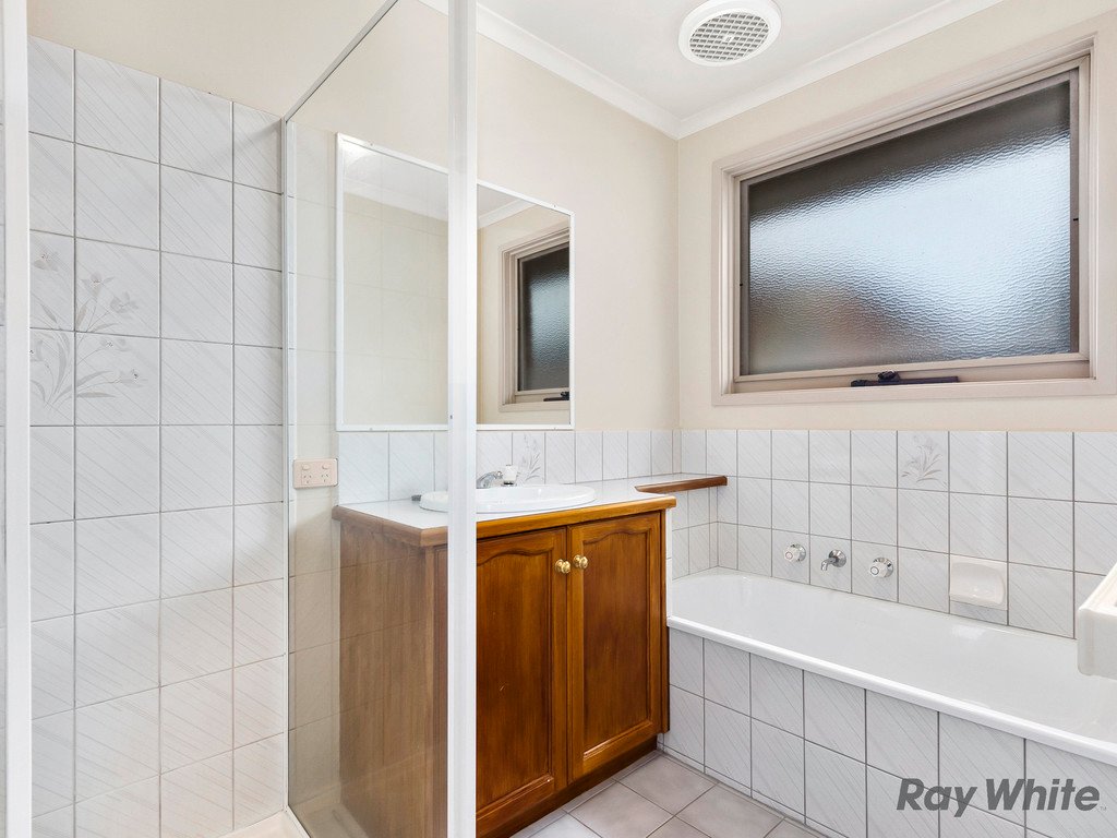 2/4 Nestor Grove, Blackburn North image 7
