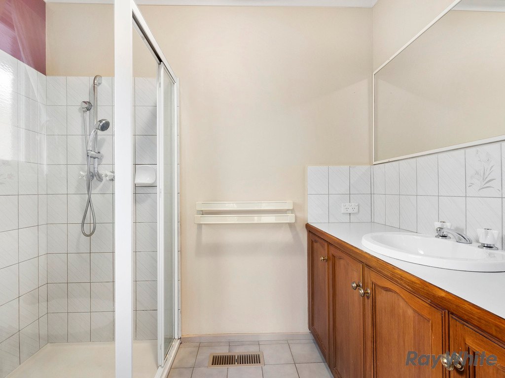 2/4 Nestor Grove, Blackburn North image 8
