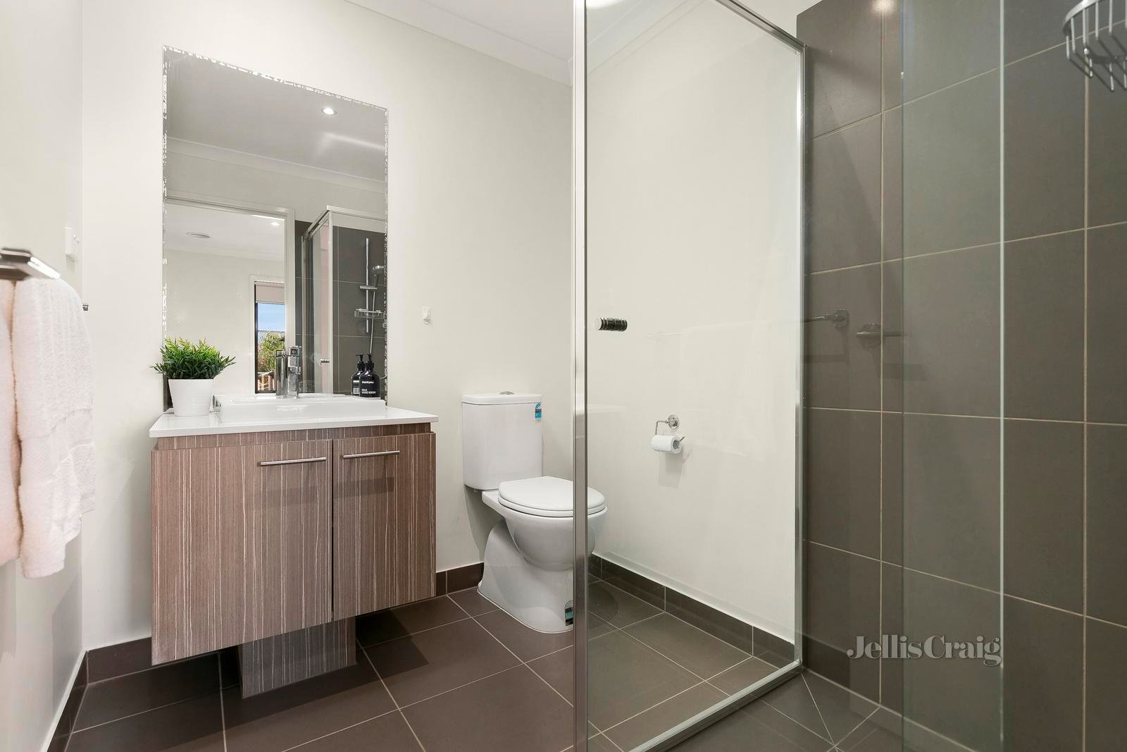 24 Odette Way, South Morang image 4