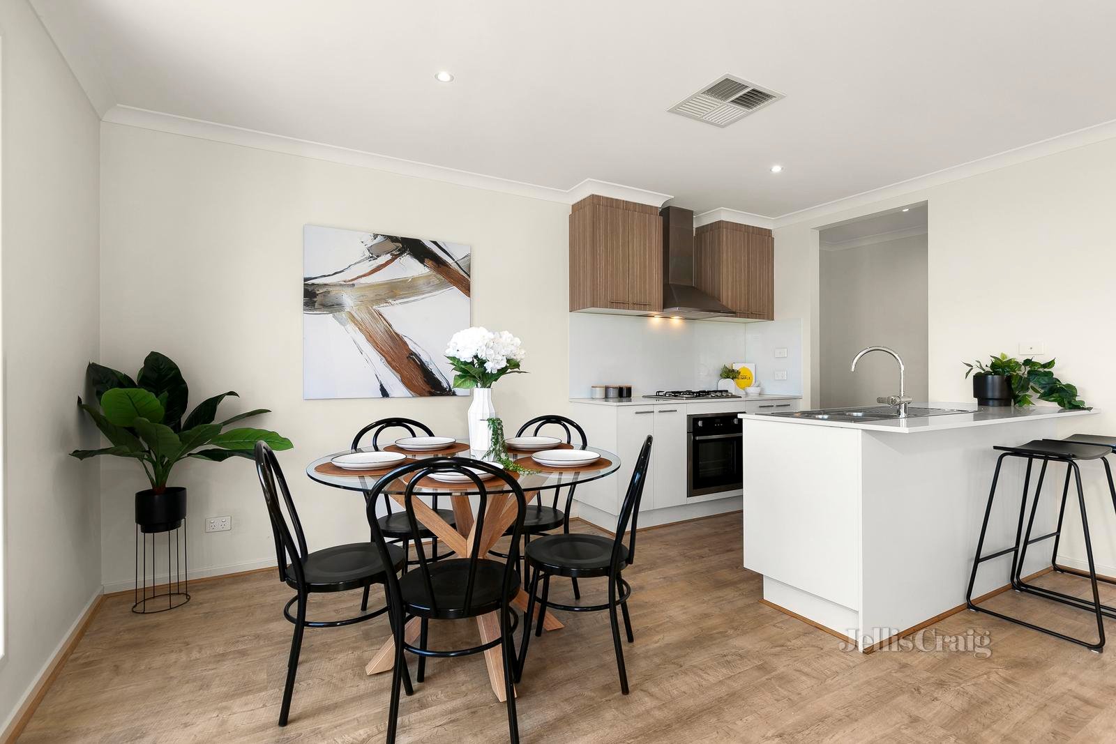 24 Odette Way, South Morang image 5