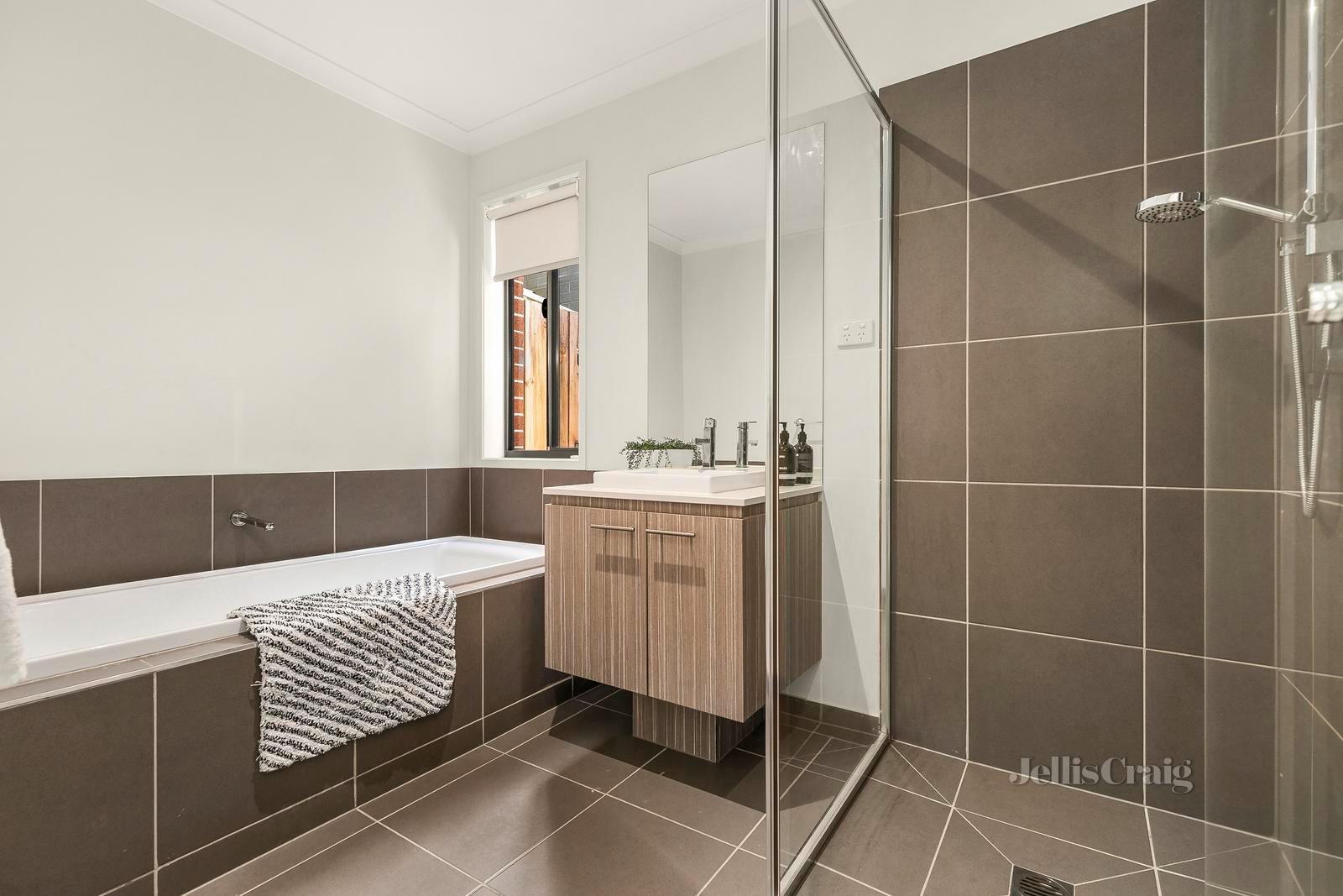 24 Odette Way, South Morang image 8