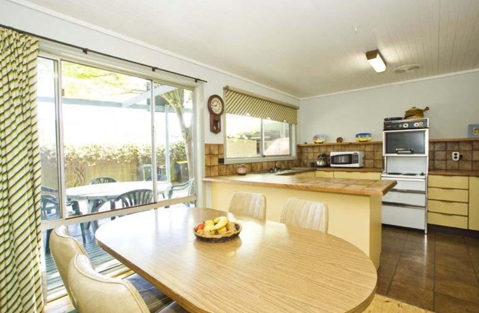 24 Panoramic Grove, Glen Waverley image 3