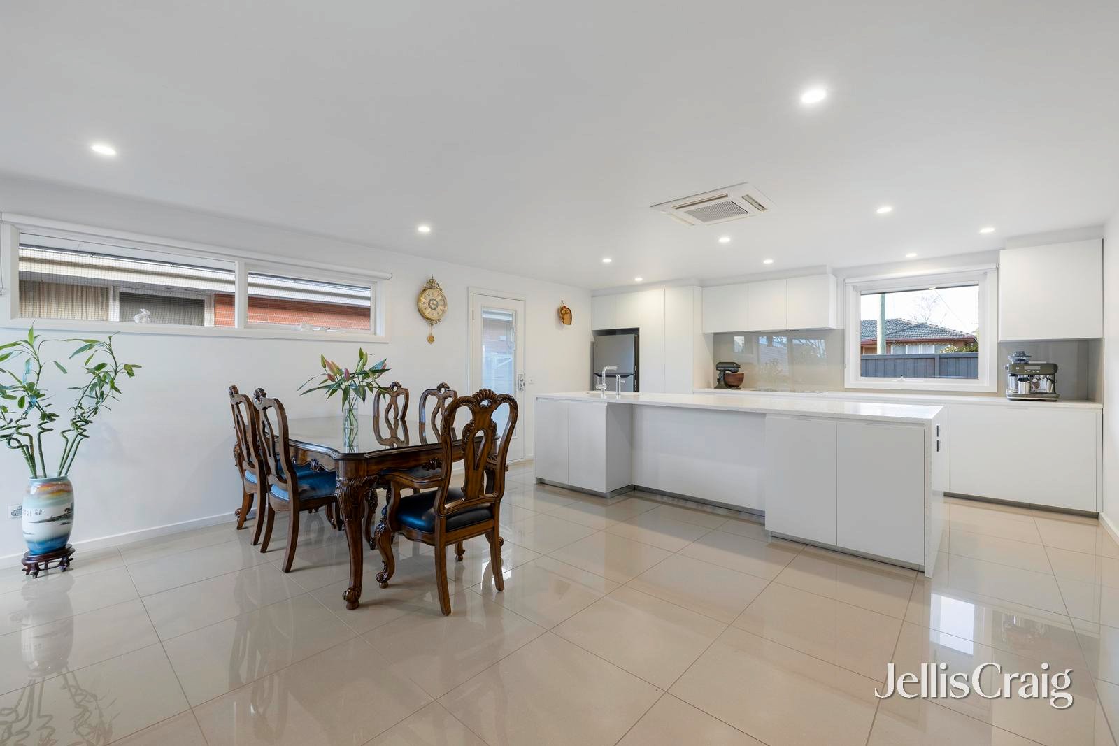 24 Pasadena Crescent, Bentleigh&nbsp;East image 3