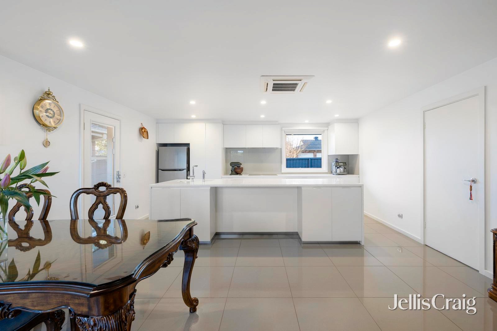 24 Pasadena Crescent, Bentleigh&nbsp;East image 4