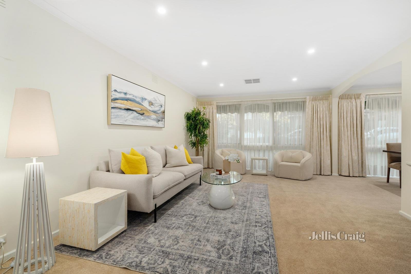 24 Paxton Drive, Glen Waverley image 2