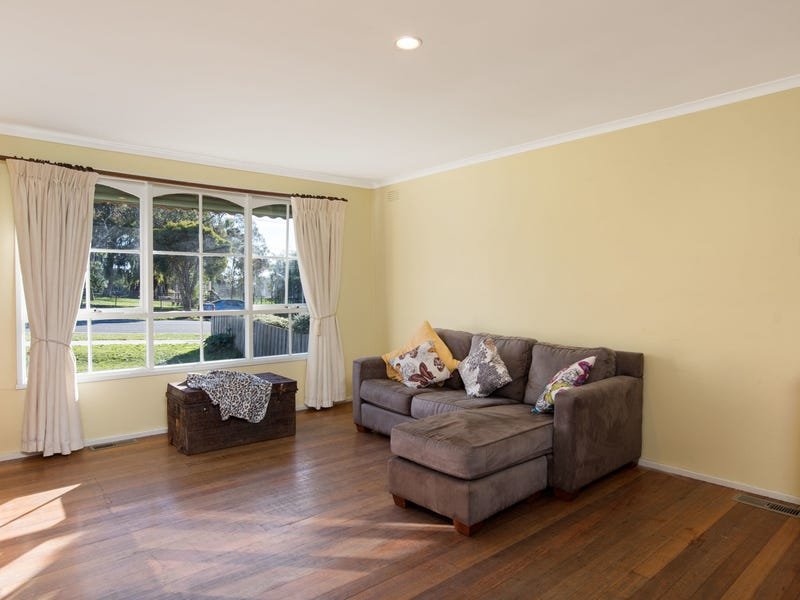 24 Pembroke Road, Mooroolbark image 3