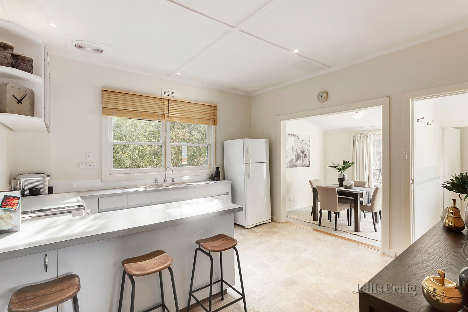 24 Pleasant Rise, Croydon South image 3