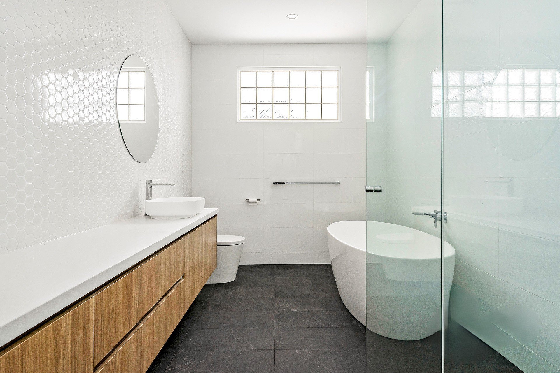 2/4 Plummer Court, Mentone image 3