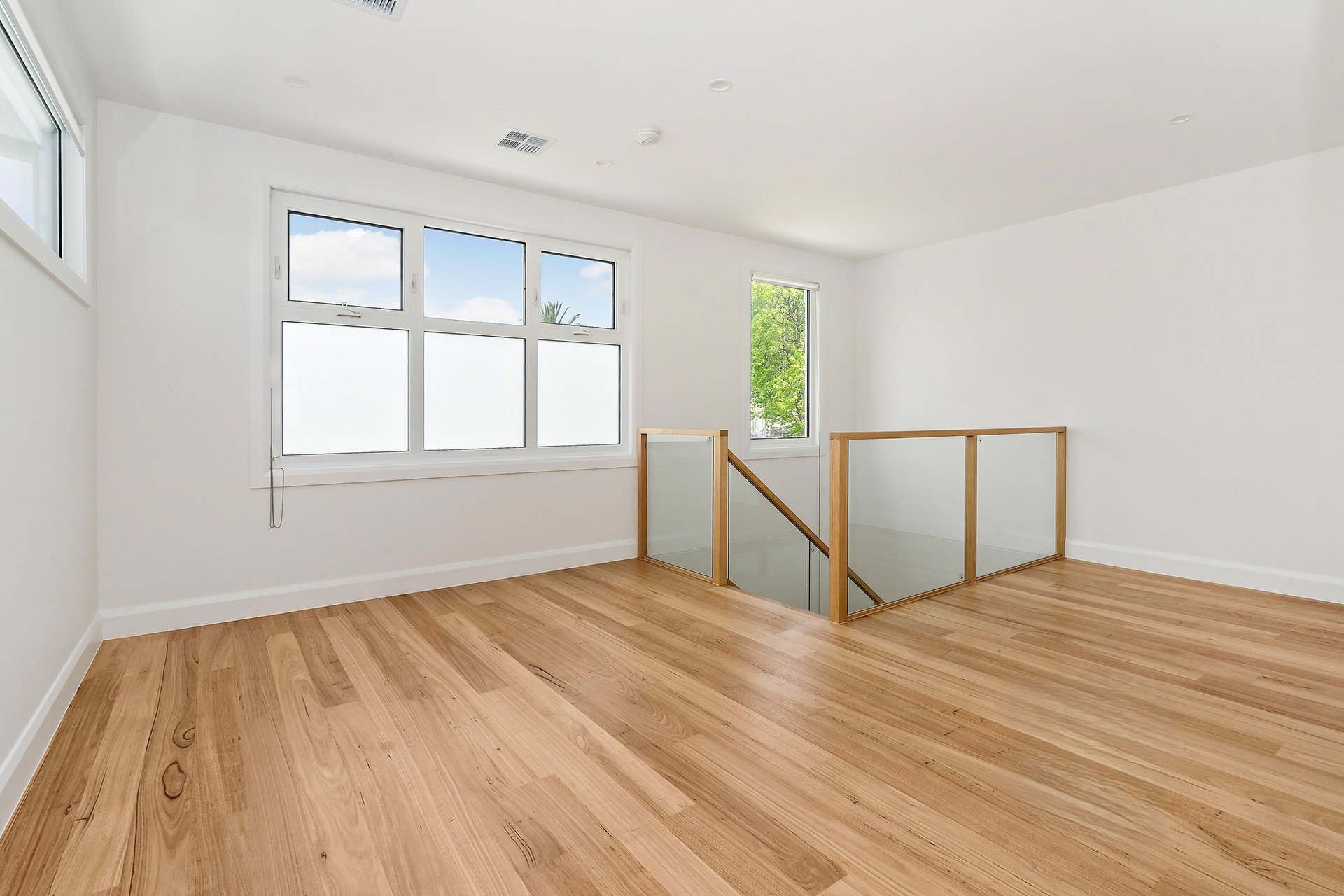 2/4 Plummer Court, Mentone image 4