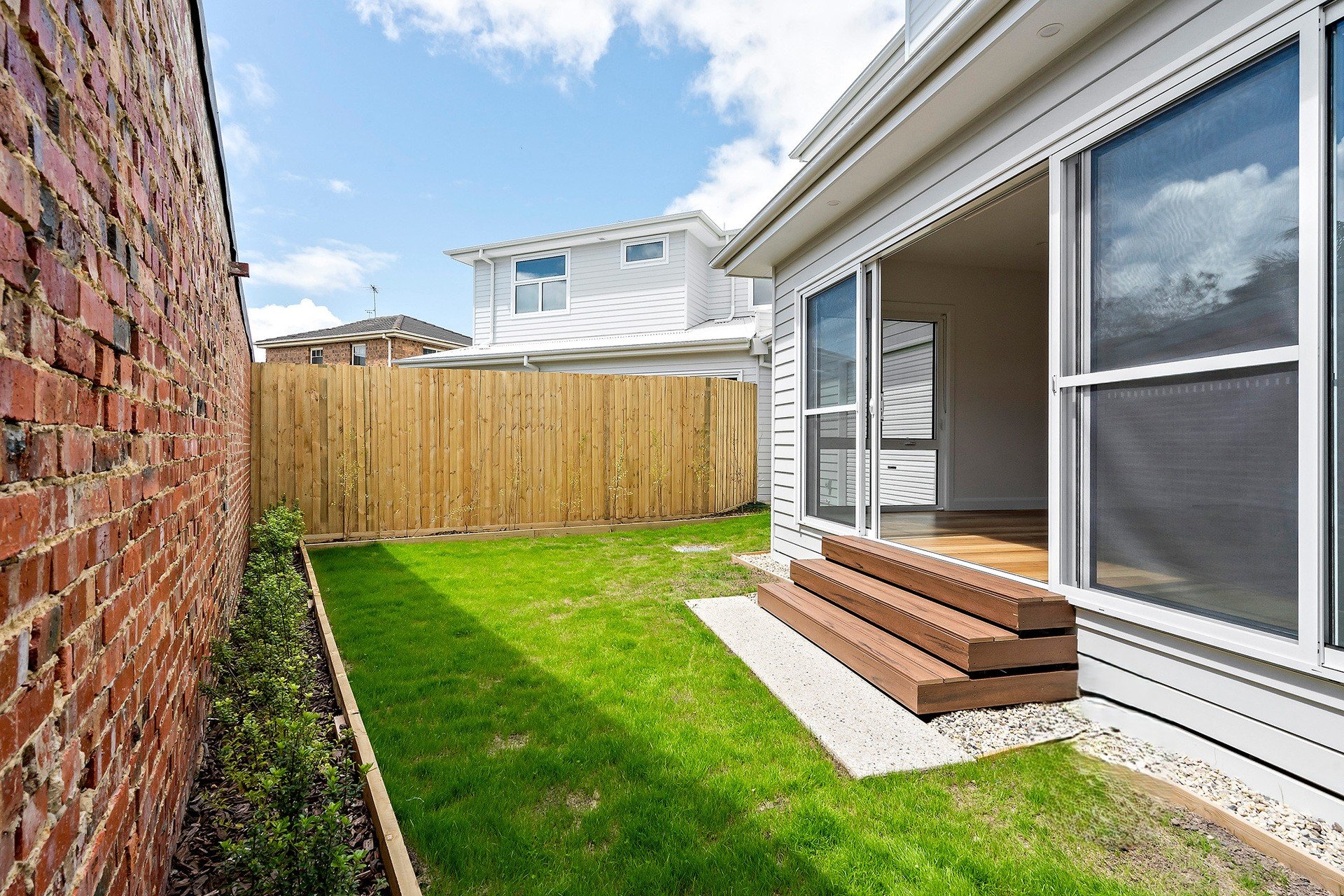 2/4 Plummer Court, Mentone image 6