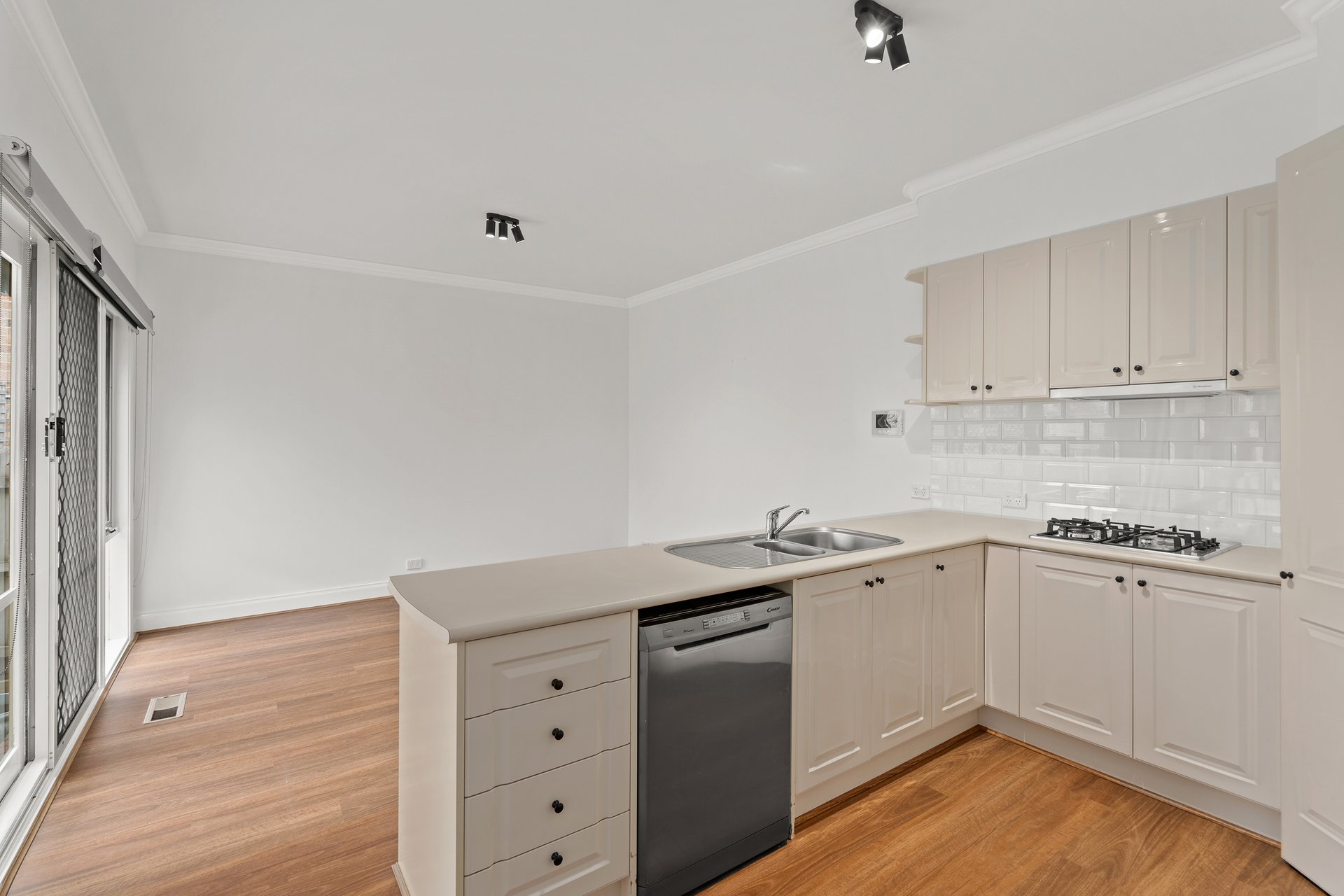 2/4 Pretoria Street, Deepdene image 3