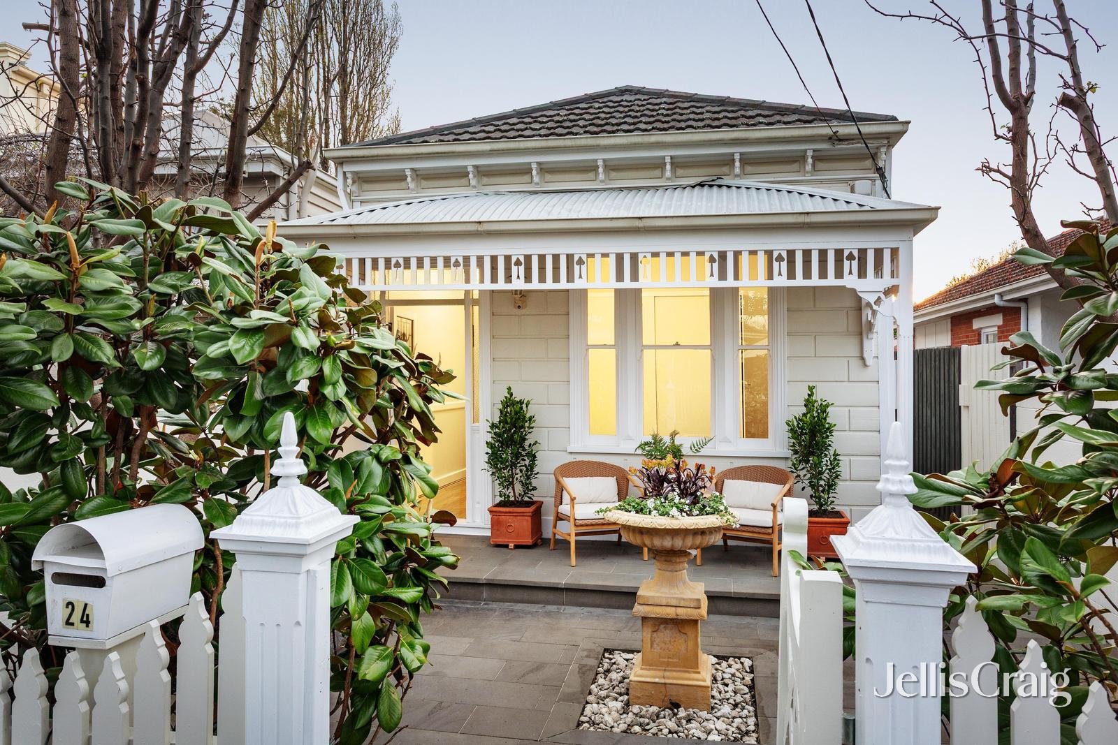 24 Railway Avenue, Armadale image 1