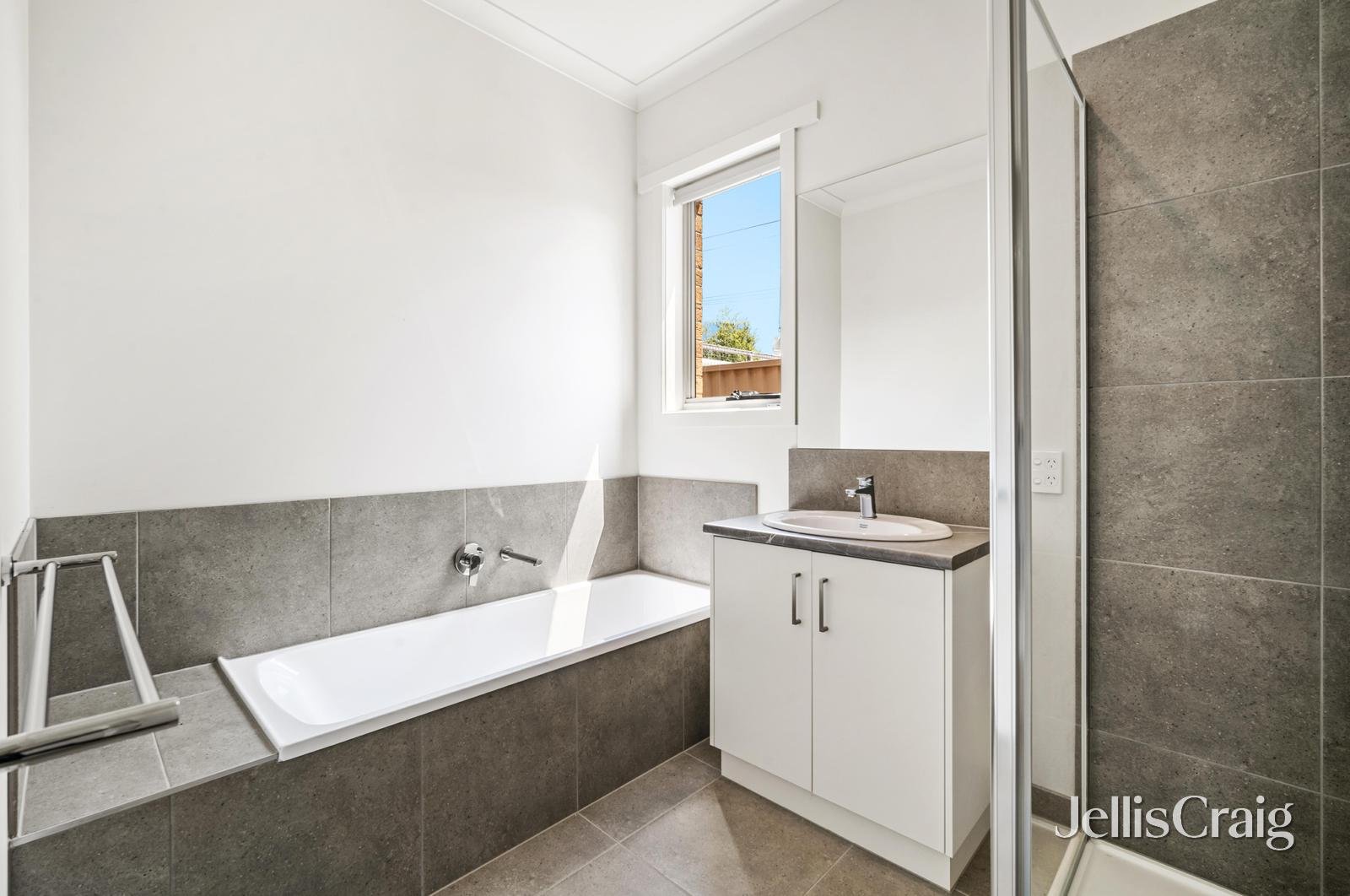 2/4 Rance Road, Delacombe image 9