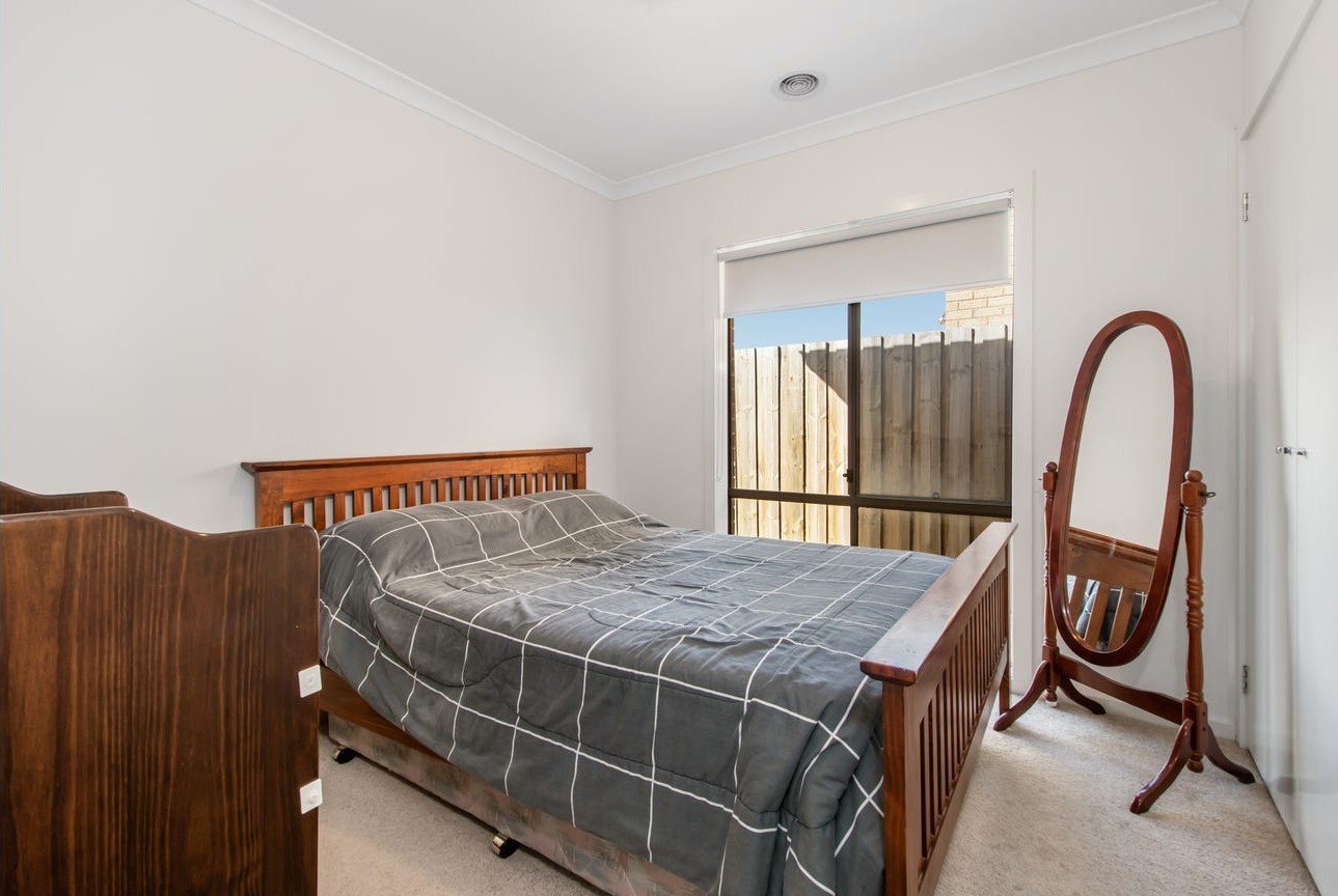 24 Ravenhurst Circuit, Cranbourne North image 8